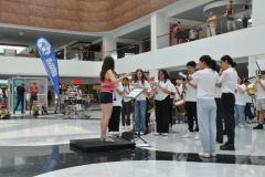 Les Cadets sous la direction de spectateurs