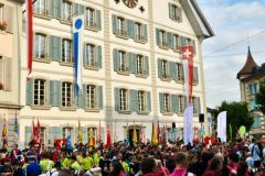 Grand défilé dans les rues de Lenzburg
