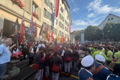 Grand défilé dans les rues de Lenzburg