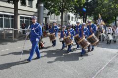 Grand défilé dans les rues de Lenzburg