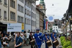 Grand défilé dans les rues de Lenzburg