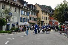 Grand défilé dans les rues de Lenzburg