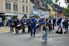 Grand défilé dans les rues de Lenzburg
