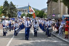 Le cortège démarre pour traverser la vieille ville de Genève