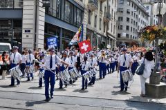 Le cortège démarre pour traverser la vieille ville de Genève