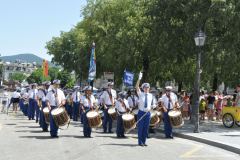 Le cortège traverse la vieille ville de Genève
