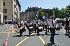 Le cortège traverse la vieille ville de Genève