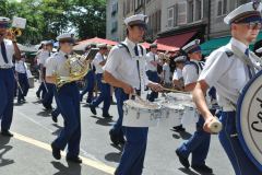 Le cortège traverse la vieille ville de Genève