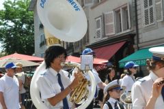 Le cortège traverse la vieille ville de Genève