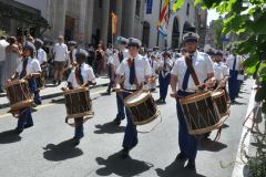 Le cortège traverse la vieille ville de Genève