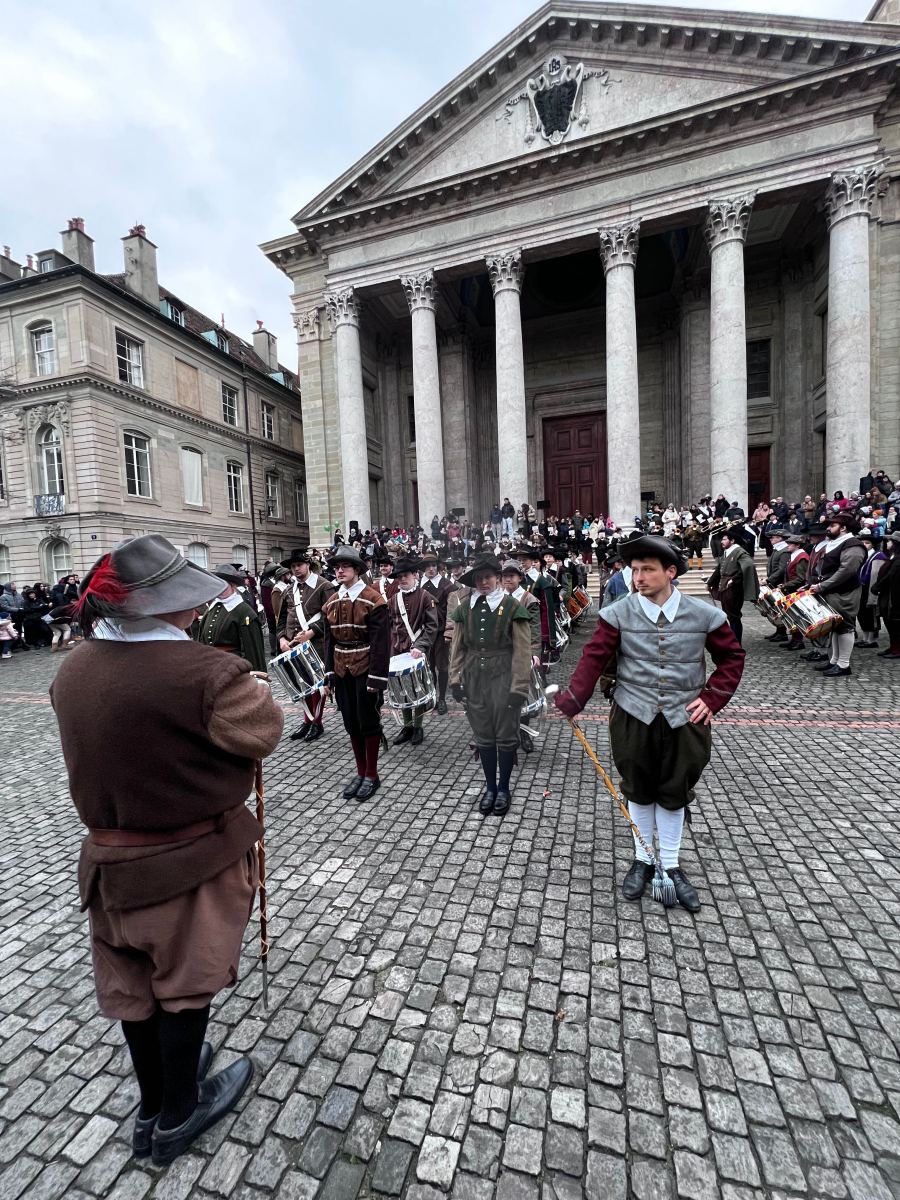 Les Cadets de Genève en tête de cortège du Défilé de l'Escalade
